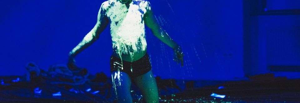 Michael Turinsky in ‘Second Skin – Turn the Beat around’ at Tanzquartier, Vienna (© Rafael Stiborek, courtesy of the artist)