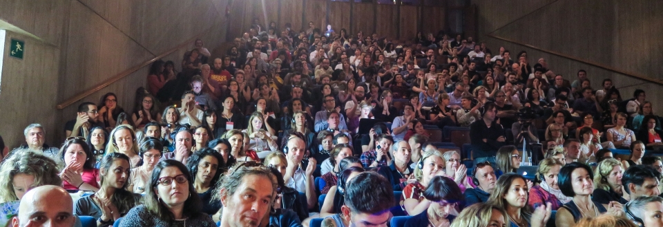 IETM Valencia participants gathered at Teatro El Musical. © Vincent Chartier