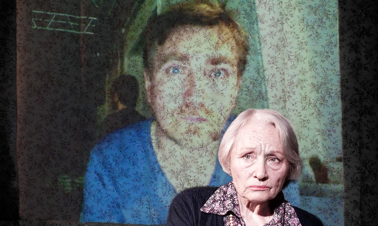 Dima coming out to his mom about his homosexuality during a production of Out of the Closet by Teatr.doc. Photo by Elena Sycheva