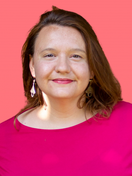 Profile picture of Clara Giraud on coral background