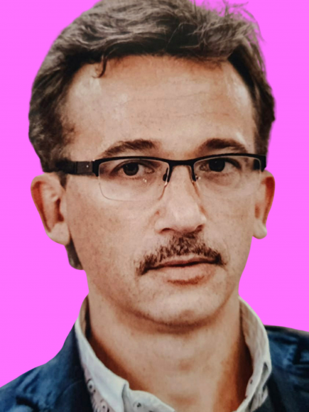 Profile picture of Davide D'Antonio on pink background