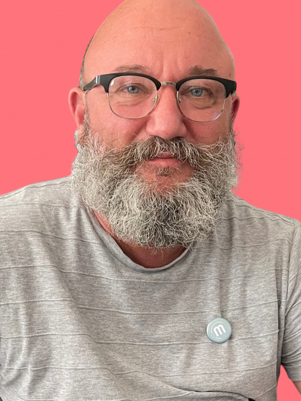 Profile picture of Frédéric Poty on coral background
