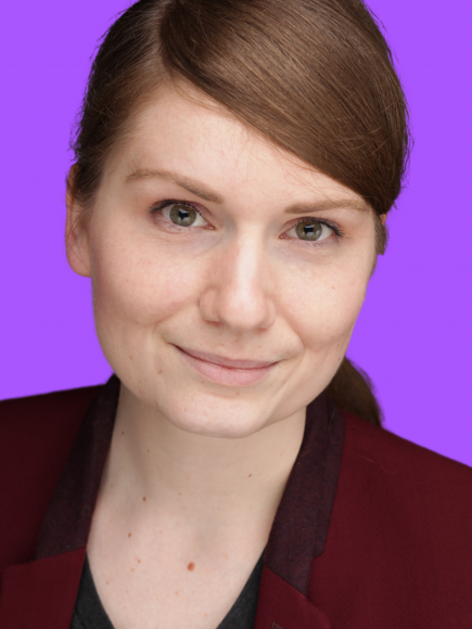 Profile picture of Isa Köhler on purple background