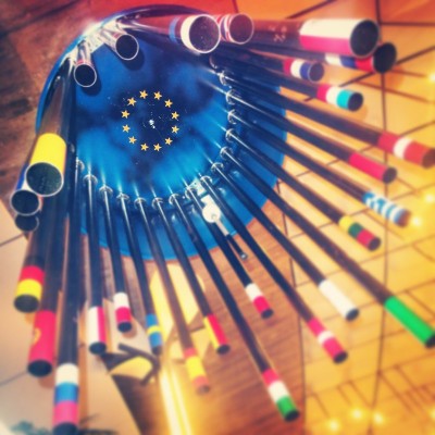 © European Parliament, Instapic: the EU flag statue inside the European Parliament, Flickr © European Parliament, Instapic: the EU flag statue inside the European Parliament, Flickr