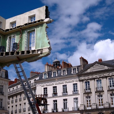 ©Gwen Fran, Monte-meubles – L’ultime déménagement - Leandro Erlich